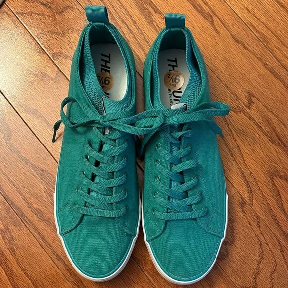 Kenneth Cole Size 9.5 Green Sneakers.  NWOT never worn - Picture 2 of 8